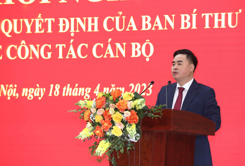 Đồng chí Phạm Minh Tuấn, Phó Tổng Biên tập phụ trách Tạp chí Cộng sản phát biểu tại hội nghị. Ảnh: Phương Hoa - TTXVN