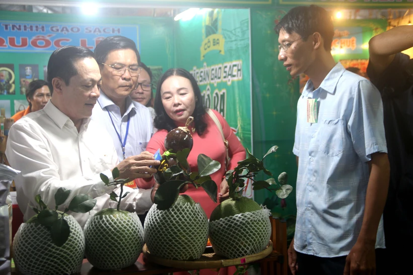 Khai mạc hội chợ mua sắm cho lễ hội Ok Om Bok