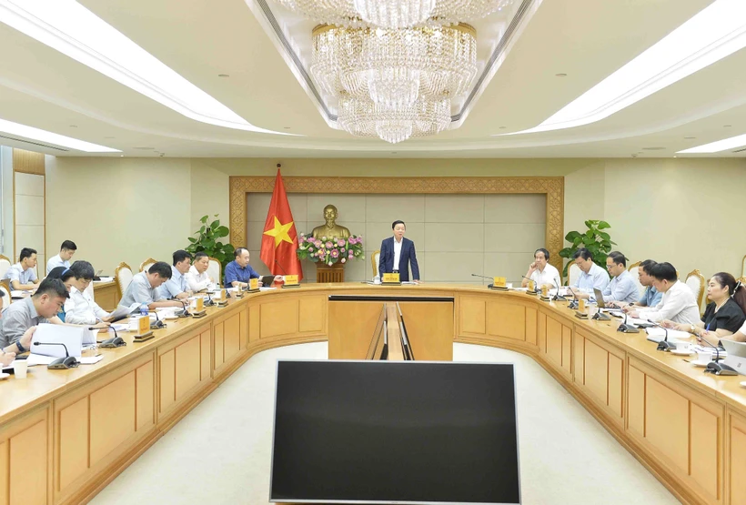 Phó Thủ tướng Trần Hồng Hà chủ trì cuộc họp. Ảnh: Minh Đức - TTXVN