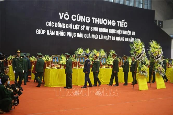 Lễ viếng và truy điệu 22 liệt sỹ Đoàn Kinh tế Quốc phòng 337. Ảnh: Hồ Cầu-TTXVN