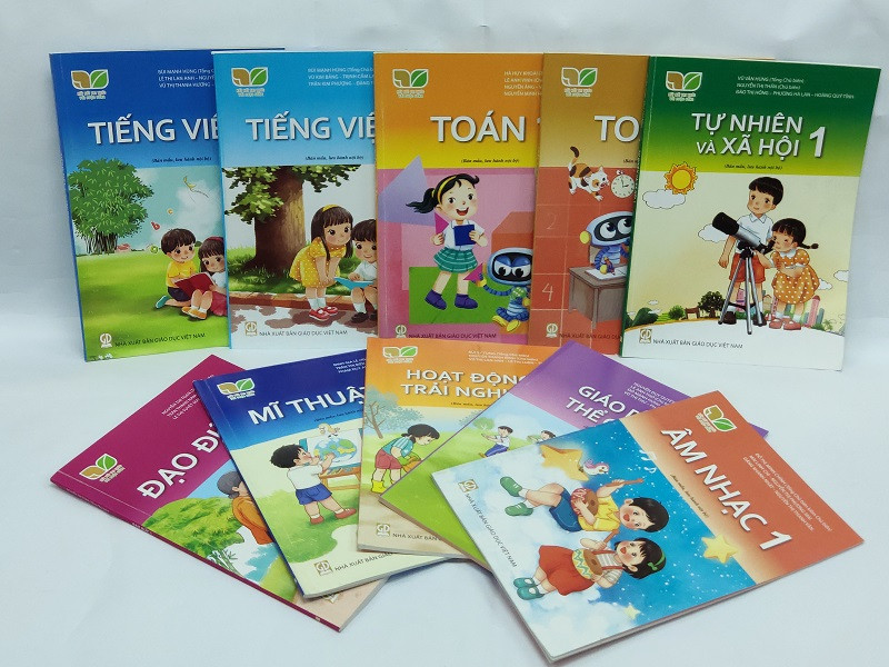Một bộ sách giáo khoa lớp 1 của Nhà xuất bản Giáo dục Việt Nam. Ảnh: Hà Vy