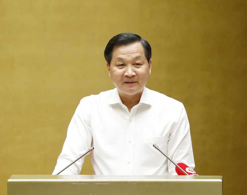 Phó Thủ tướng Lê Minh Khái báo cáo chuyên đề "Về tiếp tục đổi mới, phát triển và nâng cao hiệu quả kinh tế tập thể trong giai đoạn mới: tại hội nghị. Ảnh: Phương Hoa - TTXVN