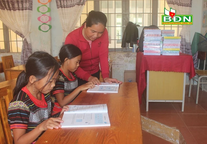Học sinh là người dân tộc thiểu số thuộc diện hộ nghèo, hộ cận nghèo tiếp tục được hỗ trợ trong học tập. Ảnh: baodaknong.org.vn