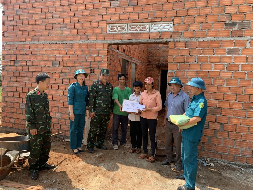 Quân - dân đoàn kết xây dựng nông thôn mới ở Gia Lai