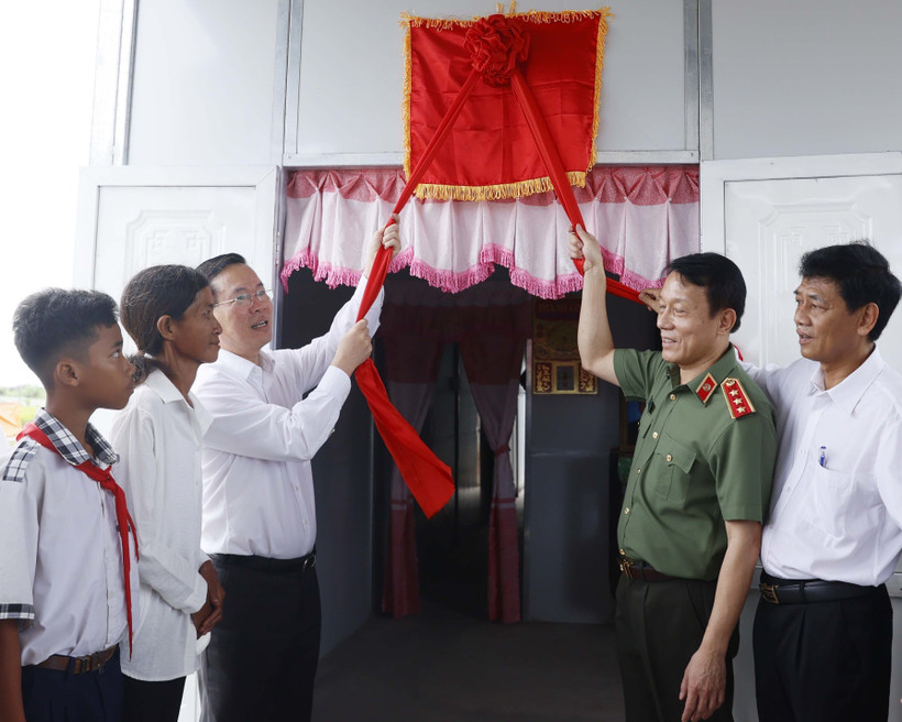 Chủ tịch nước Võ Văn Thưởng dự lễ tổng kết công tác vận động, hỗ trợ xây dựng nhà cho người nghèo tại Sóc Trăng