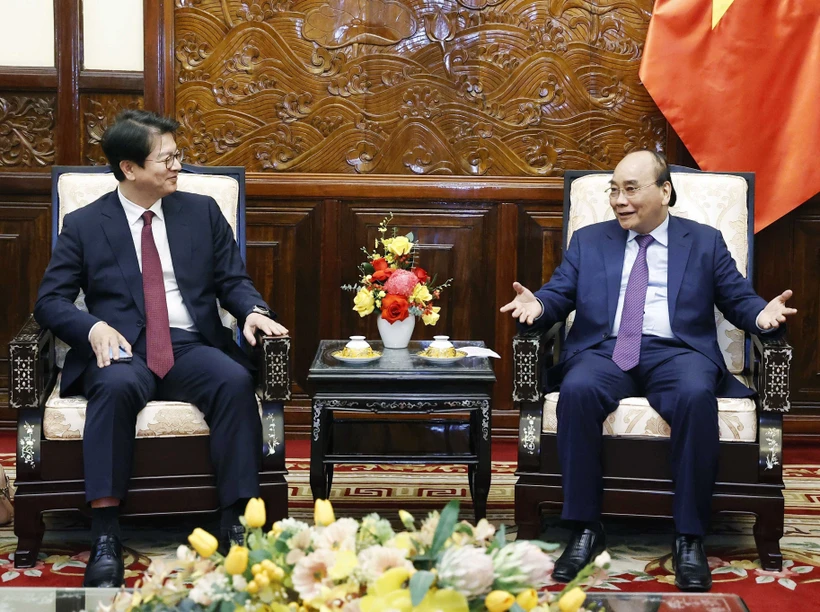 Chủ tịch nước Nguyễn Xuân Phúc tiếp ông Seong Ghi-hong, Chủ tịch, Giám đốc điều hành Hãng Thông tấn Yonhap của Hàn Quốc. Ảnh: Thống Nhất- TTXVN