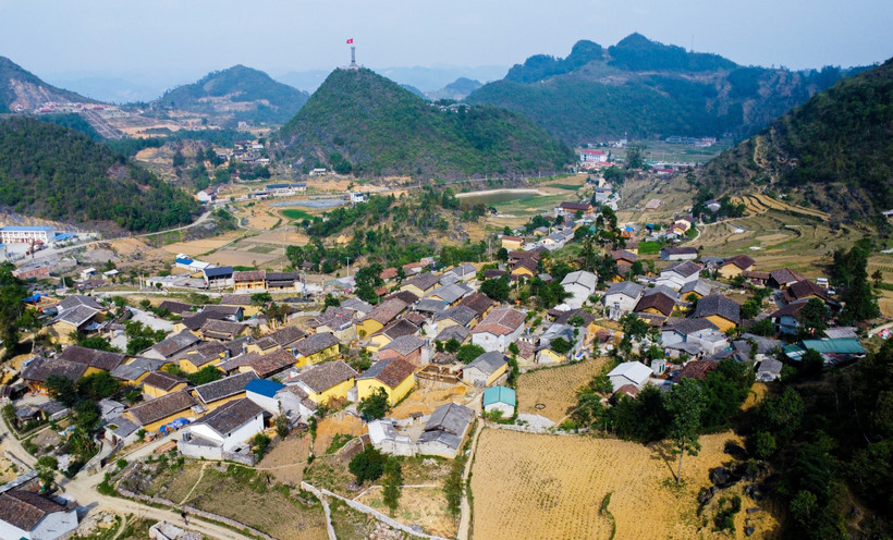 Chính sách chi trả dịch vụ môi trường rừng phần nào đã giúp bộ mặt nông thôn xã Lũng Cú, huyện Đồng Văn, tỉnh Hà Giang có nhiều thay đổi. Ảnh: Nam Thái - TTXVN