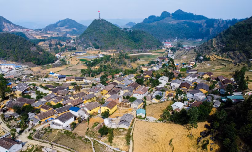 Chính sách chi trả dịch vụ môi trường rừng phần nào đã giúp bộ mặt nông thôn xã Lũng Cú, huyện Đồng Văn, tỉnh Hà Giang có nhiều thay đổi. Ảnh: Nam Thái - TTXVN