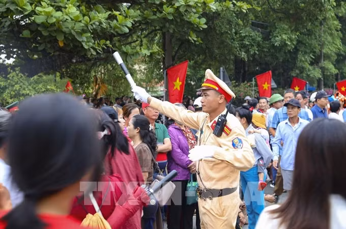 074749-dien-bien-ron-rang-truoc-gio-khai-le.jpg