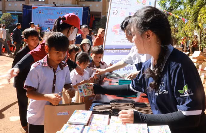 potal-ttxvn-phoi-hop-to-chuc-chuong-trinh-thang-ba-bien-gioi-tai-gia-lai-7902951.jpg