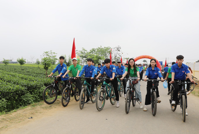 Đoàn viên, thanh niên trải nghiệm đạp xe khám phá sườn Đông Tam Đảo. Ảnh: Hoàng Nguyên - TTXVN potal-thai-nguyen-khai-mac-chuong-trinh-du-lich-dai-tu-huong-che-lan-toa-7982146.jpg