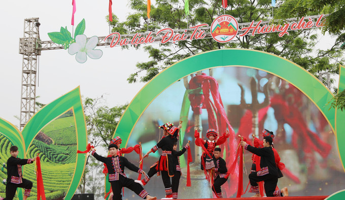 Trình diễn nghệ thuật dân tộc tại chương trinh. Ảnh: Hoàng Nguyên - TTXVN potal-thai-nguyen-khai-mac-chuong-trinh-du-lich-dai-tu-huong-che-lan-toa-7982153.jpg