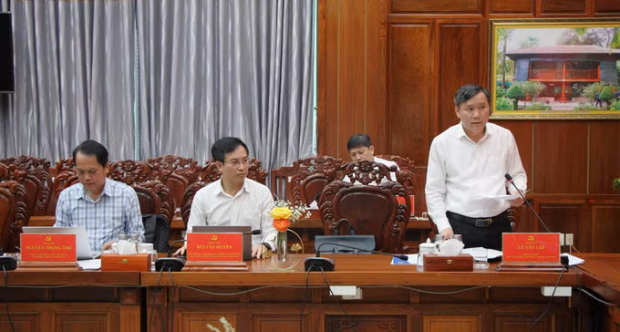 potal-cong-bo-quyet-dinh-kiem-tra-cua-bo-chinh-tri-doi-voi-ban-thuong-vu-tinh-uy-hau-giang-7868927.jpg