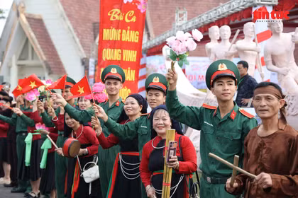 Những nghệ nhân bền bỉ giữ hồn văn hóa dân tộc thiểu số 