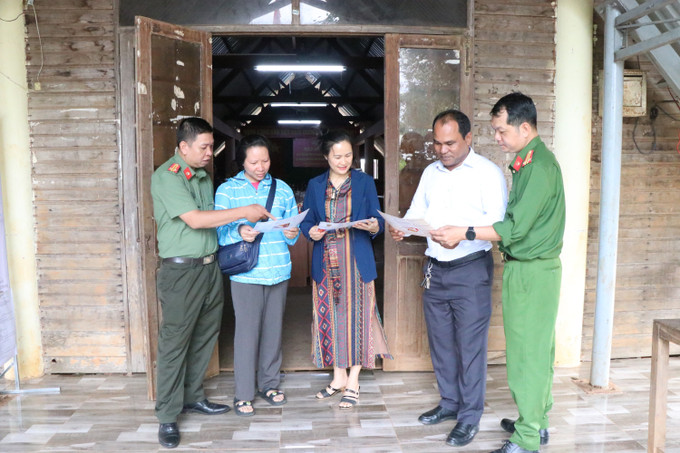 Lực lượng công an thường xuyên xuống địa bàn để lắng nghe tâm tư, nguyện vọng của bà con trước ngày hội lớn của đất nước.