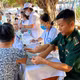 Cấp phát thuốc miễn phí, tặng quà đồng bào vùng biên giới Tây Ninh