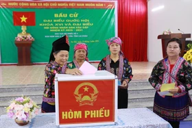 Đồng bào các dân tộc xã biên giới Pa Tần vui ngày hội non sông