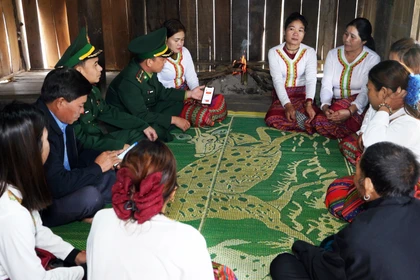 Phát huy vai trò người có uy tín trong tuyên truyền ở vùng đồng bào dân tộc