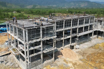 Xây trường nội trú liên cấp - chắp cánh ước mơ cho trẻ em vùng biên