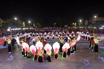 Ấn tượng hội thi 'Lung linh vòng Xòe' năm 2026 tại Lào Cai