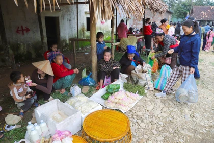 Nghệ An: Độc đáo sắc màu, không gian văn hóa chợ phiên Mường Chon