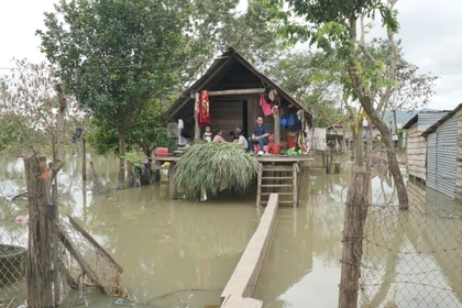 Khẩn trương khắc phục ngập úng ở Buôn Nu sau bão 13 và mưa lũ 