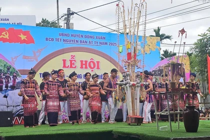 Phát huy giá trị văn hóa cồng chiêng và dệt thổ cẩm của người Ba Na