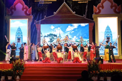Quân - dân vui đón Tết Chôl Chnăm Thmây với nhiều công trình dân sinh ý nghĩa