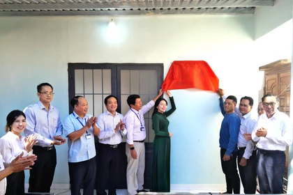 Người dân khó khăn ở biên giới Bù Gia Mập phấn khởi nhận căn nhà hữu nghị
