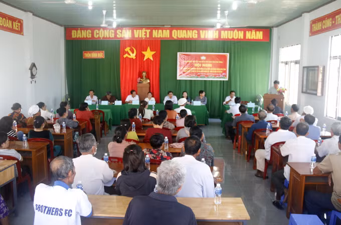 bau-cu-dong-bao-cham-1.jpg