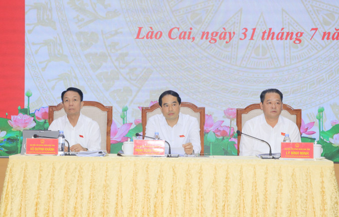 Chủ trì Kỳ họp. Ảnh: Đinh Thùy/TTXVN hdnd-tinh-lao-cai-1.jpg