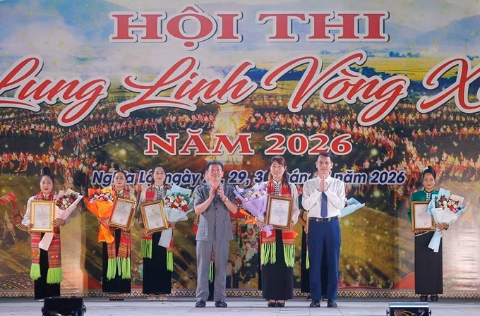 Ban tổ chức đã trao giải Nhất cho đội “Khát vọng Tây Bắc” của phường Cầu Thia.