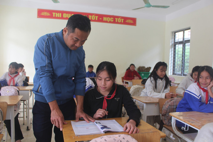 Trong hạng mục đầu tư mới của Trường Phổ thông Dân tộc nội trú liên cấp TH&amp;THCS Yên Khương (Thanh Hóa), có 22 phòng ở khép kín và nhà kiên cố 3 tầng dành riêng cho giáo viên ở xa. Ảnh: Nguyễn Nam/TTXVN