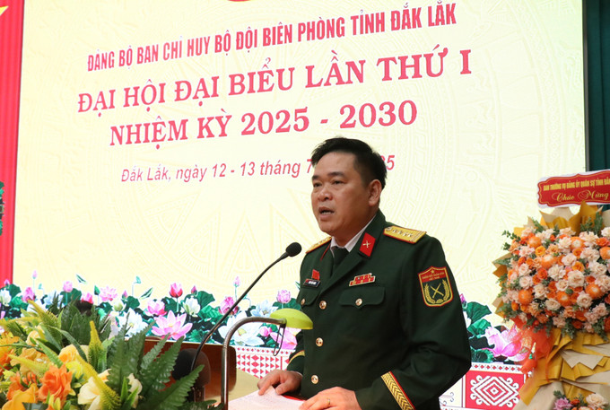 Đại tá Đinh Văn Hưng, Phó bí thư Thường trực Đảng ủy, Chính ủy Bộ Chỉ huy Quân sự tỉnh Đắk Lắk phát biểu chỉ đạo đại hội. Đại tá Đinh Văn Hưng, Phó bí thư Thường trực Đảng ủy, Chính ủy Bộ Chỉ huy Quân sự tỉnh Đắk Lắk phát biểu chỉ đạo đại hội.