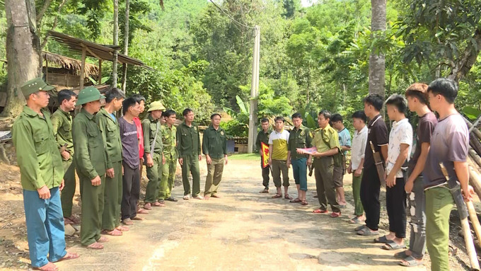 Lực lượng kiểm lâm tỉnh Thanh Hóa tuyên truyền, tăng cường phòng cháy rừng. Ảnh: TTXVN phát Lực lượng kiểm lâm tỉnh Thanh Hóa tuyên truyền, tăng cường phòng cháy rừng. Ảnh: TTXVN phát