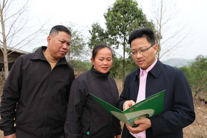 Thực hiện chương trình cho vay khắc phục hậu quả thiên tai, Phòng Giao dịch NHCSXH Như Xuân (Thanh Hóa) triển khai đồng bộ với 6 nội dung cho vay, đến nay đã giải ngân hơn 35 tỷ đồng, kịp thời tiếp sức để người dân khôi phục sản xuất, ổn định đời sống, đón xuân trong điều kiện tốt hơn. Ảnh: Khiếu Tư/TTXVN