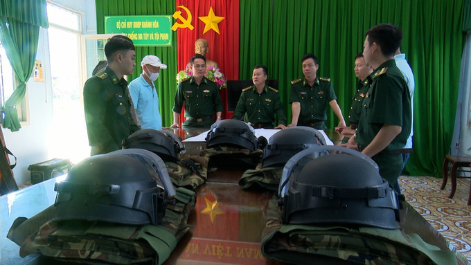 Lực lượng biên phòng Khánh Hòa họp triển khai các nhiệm vụ phòng, đấu tranh phòng chống tội phạm ma túy. Ảnh: TTXVN phát Lực lượng biên phòng Khánh Hòa họp triển khai các nhiệm vụ phòng, đấu tranh phòng chống tội phạm ma túy. Ảnh: TTXVN phát