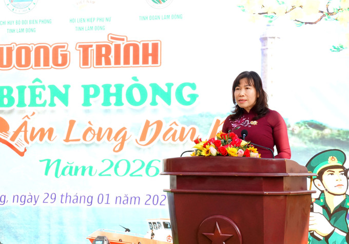 Bà Hà Thị Hạnh, Phó Chủ tịch Ủy ban MTTQ Việt Nam tỉnh Lâm Đồng, phát biểu tại chương trình.