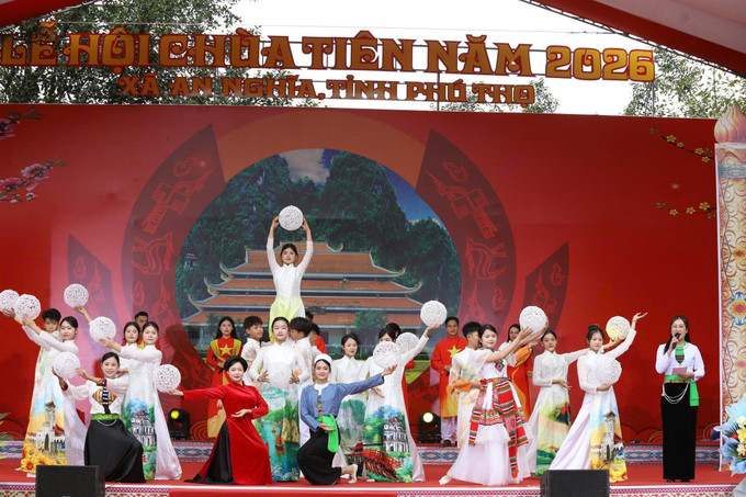 Chương trình văn nghệ đặc sắc tại Lễ khai hội.