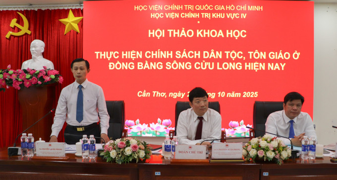 Đoàn chủ trì điều hành hội thảo. chinh-sach-dan-toc-5.jpg