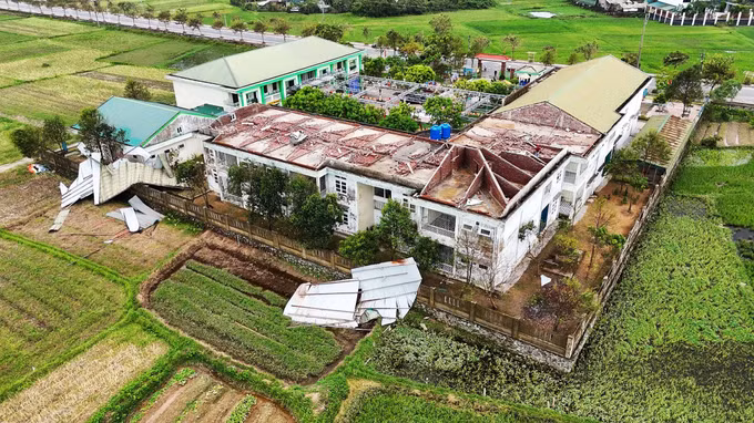 Trường mầm non Mai Phụ (xã Mai Phụ) bị thiệt hại nặng sau bão số 5.
