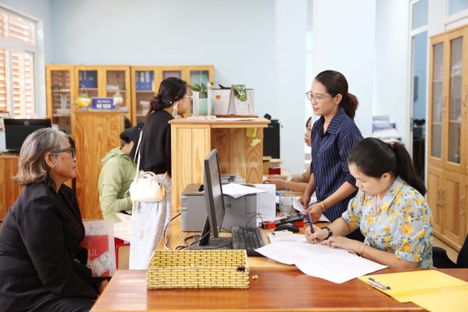 Mặc dù gặp nhiều khó khăn về cơ sở vật chất, xong phường Ea Kao (mới), tỉnh Đắk Lắk đã nỗ lực khắc phục, đảm bảo giải quyết thủ tục hành chính liên tục cho người dân và doanh nghiệp. Mặc dù gặp nhiều khó khăn về cơ sở vật chất, xong phường Ea Kao (mới), tỉnh Đắk Lắk đã nỗ lực khắc phục, đảm bảo giải quyết thủ tục hành chính liên tục cho người dân và doanh nghiệp.