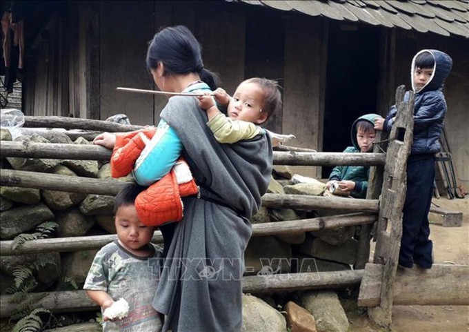 Đảng và Nhà nước luôn quan tâm cải thiện cuộc sống đồng bào dân tộc thiểu số và miền núi. Ảnh tư liệu: Nguyễn Nam/TTXVN cac-dan-toc.jpg