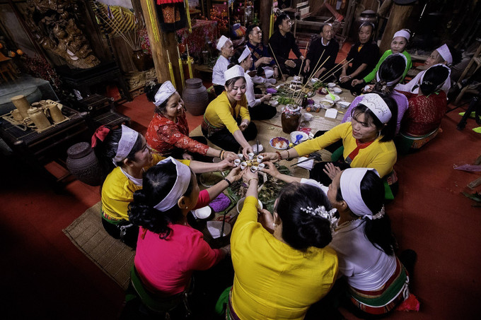 Mâm cỗ đón tết được người Mường chuẩn bị chu đáo với đẩy đủ các món ăn dân tộc.