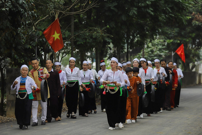 Trong những ngày Tết cổ truyền là dịp để các thế hệ người Mường cùng nhau hướng về cội nguồn và duy trì giá trị văn hóa trong đời sống sinh hoạt thường ngày.