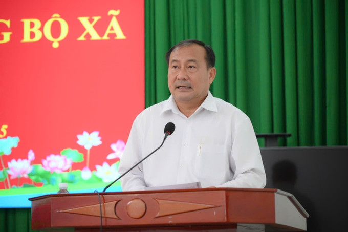 Bí thư Đảng ủy xã Thuận Mỹ Nguyễn Văn Khải tại buổi đối thoại với người dân khi vận hành chính quyền mới. xa-thuan-my-tay-ninh-3.jpg