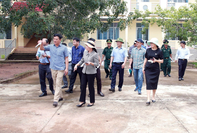 Ngành chức năng tỉnh Đắk Lắk khảo sát điều kiện dạy học và kiến nghị nâng cấp, xây mới các trường liên cấp tại 4 xã biên giới. Ảnh: TTXVN phát truong-lien-cap-xa-bien-gioi-1.jpg