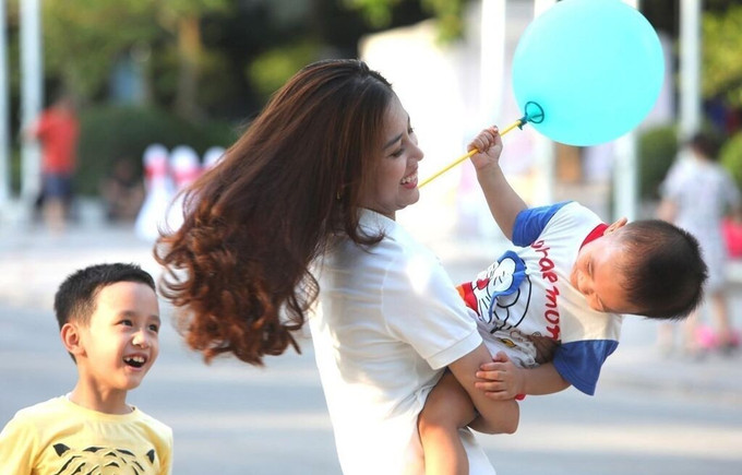 Hạnh phúc mẹ và con. (nh: Thành Đạt/TTXVN ngay-hoi-gia-dinh-viet-nam.jpg