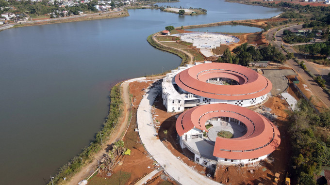 Thi công xây dựng Khu liên hợp Bảo tàng, Thư viện và Công viên Đắk Nông, tỉnh Lâm Đồng.