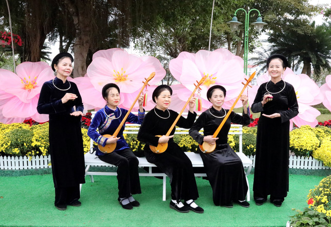 Câu lạc bộ hát then, đàn tính phường Đông Kinh, tỉnh Lạng Sơn.